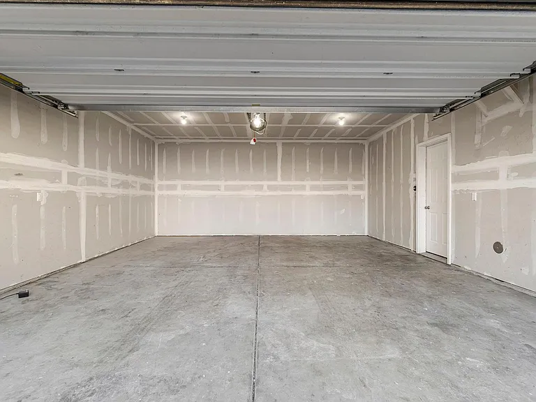 7761 Wyeth Ct — Photo 36