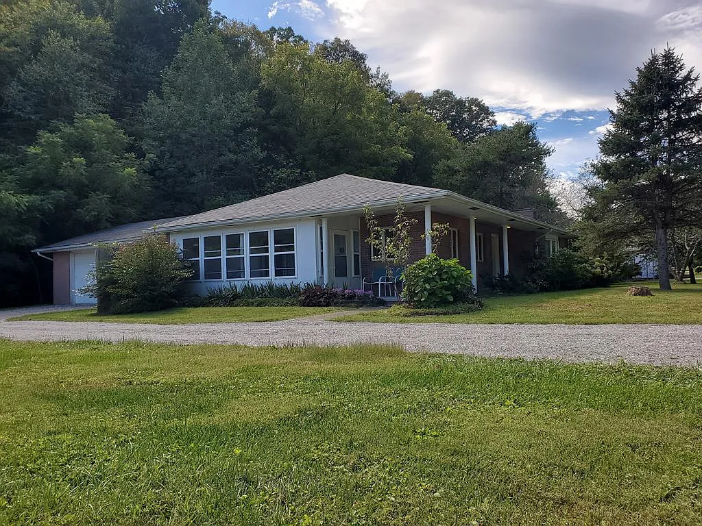 2460 Maple Benner Rd photo 1