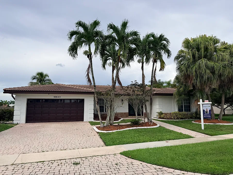 16643 Golfview Dr