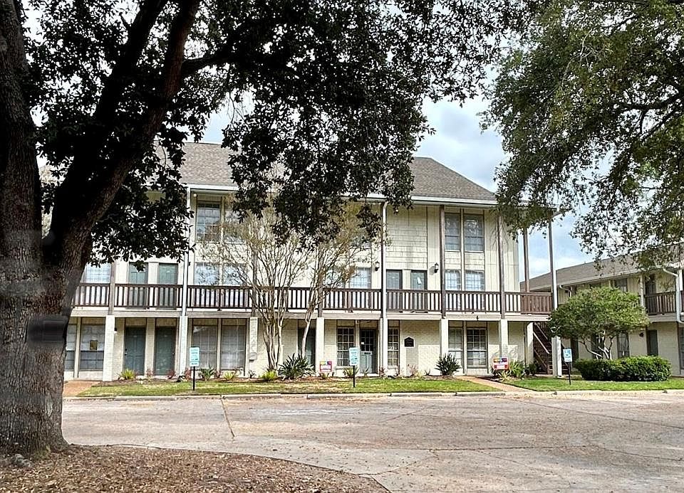 1st image of 710 W McNeese St #1