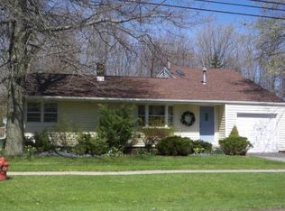 330 Oak St, Youngstown, NY 14174