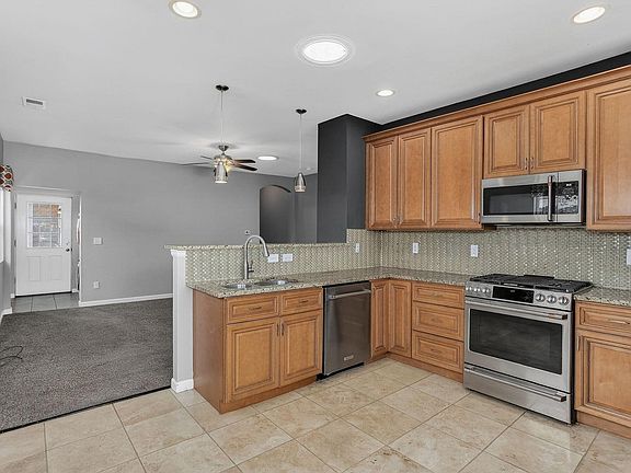 5th image of 326 S Raleigh St