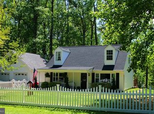 9068 Mary Ann Dr, Owings, MD 20736