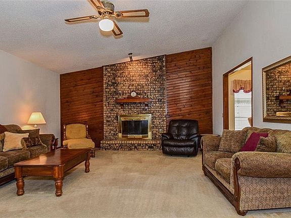 4th image of 612 SW 104th Pl