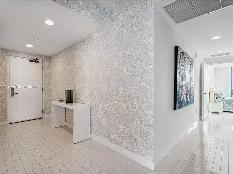 6799 Collins Ave #1602 — Photo 9