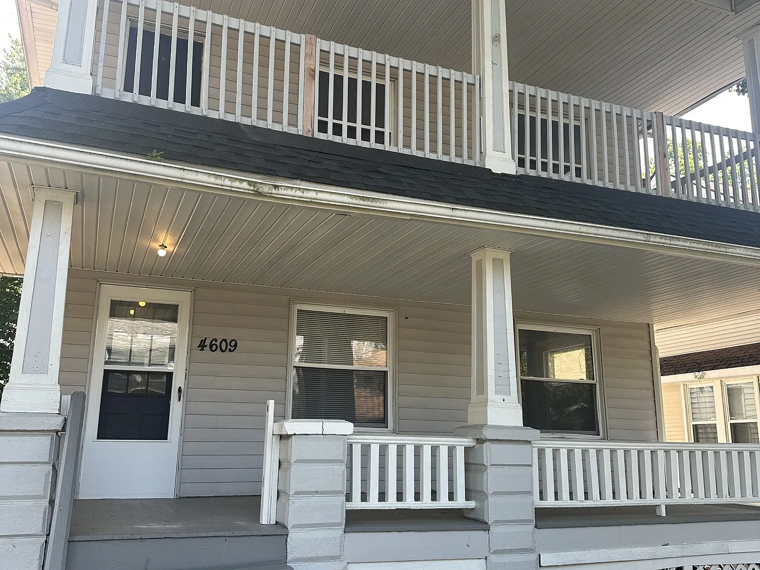 4609 Behrwald Avenue - Upstairs — Photo 2