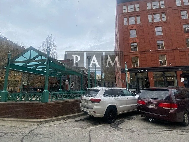 234 N Broadway — Photo 32