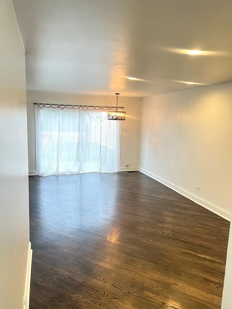 2 bed, 1.5 bath, 1050 sqft, $2,300 — Photo 3