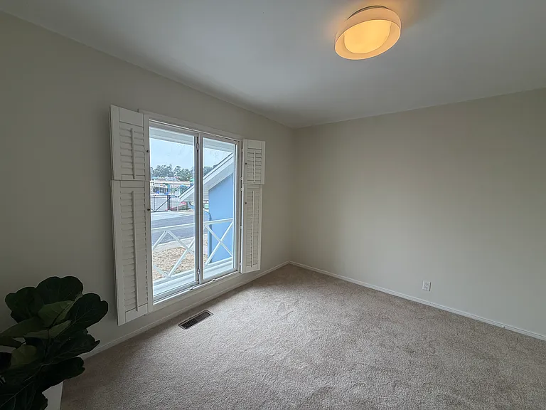 Lake Vista Ave — Photo 9