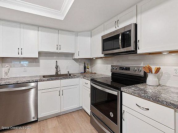3rd image of 409 Dove Ln #511