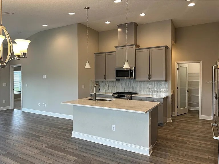 12573 Oak Hill Way — Photo 6