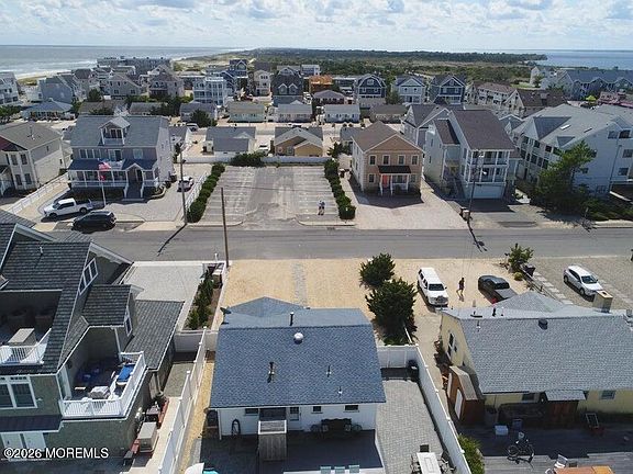 5th image of 22 21st Avenue