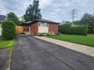 1185 Woodside Dr #B, Ottawa, ON K2C 2G7