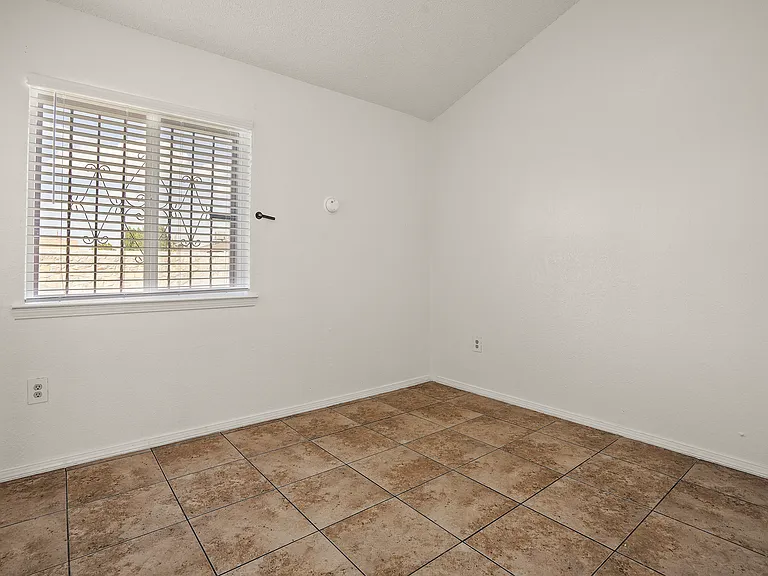 9321 Chantilly Dr — Photo 13