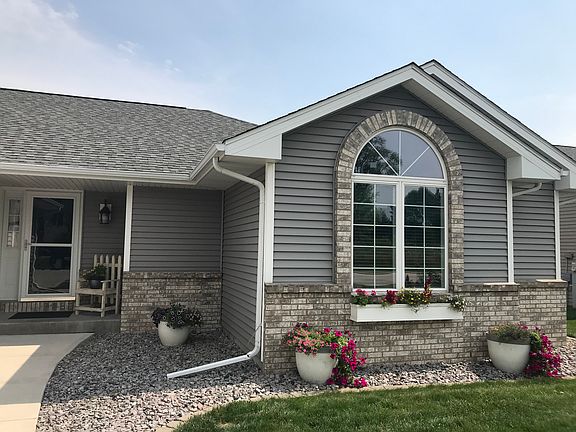 3rd image of 767 Drumlin Dr