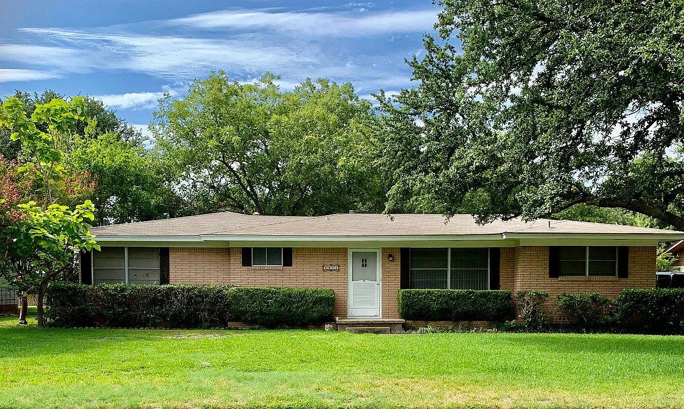 3 bed, 1398 sqft, $1,850 — Photo 1