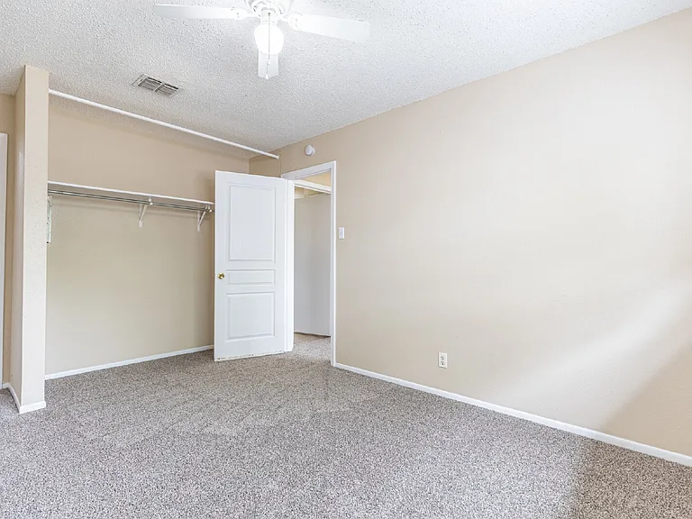 9643 Bratton Dr — Photo 23