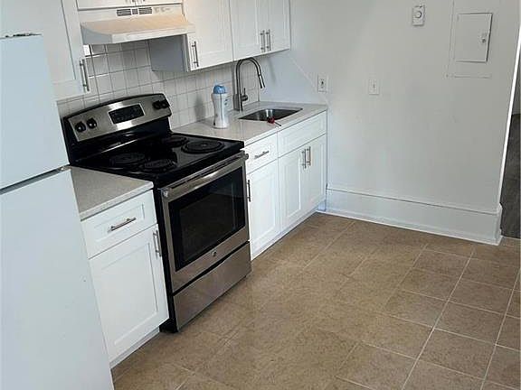 2nd image of 139 S 8th St
