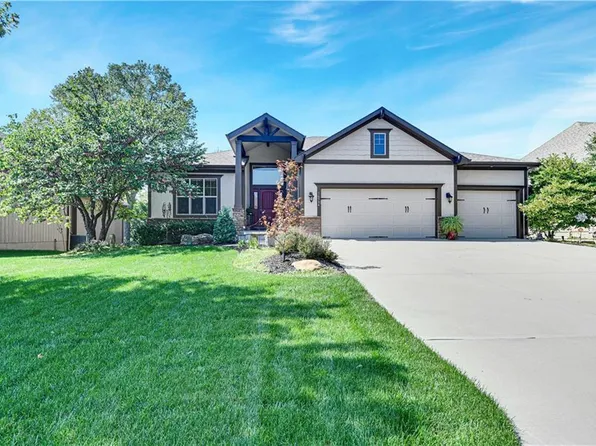 16584 S Marais Dr, Olathe, KS 66062