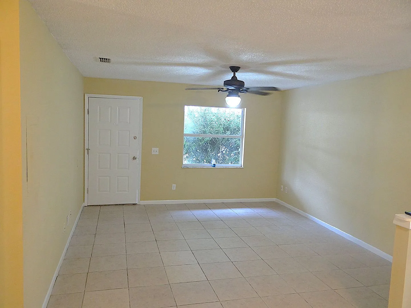Rent is 1/2 price 1st month - 2 bed & 1 bath — Photo 4