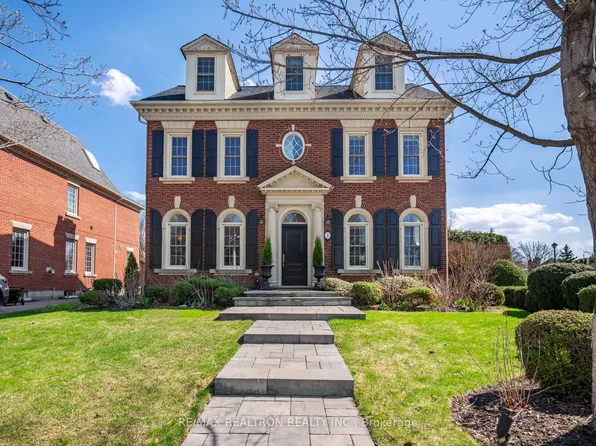 1 Willett Cres, Richmond Hill, ON L4C 7W7