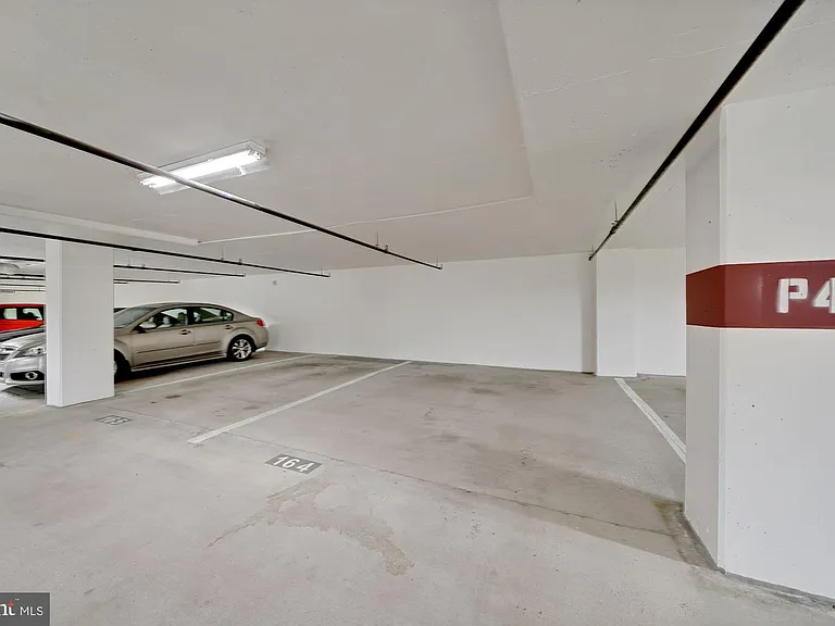 2400 Clarendon Blvd #Penthouse 12 — Photo 28
