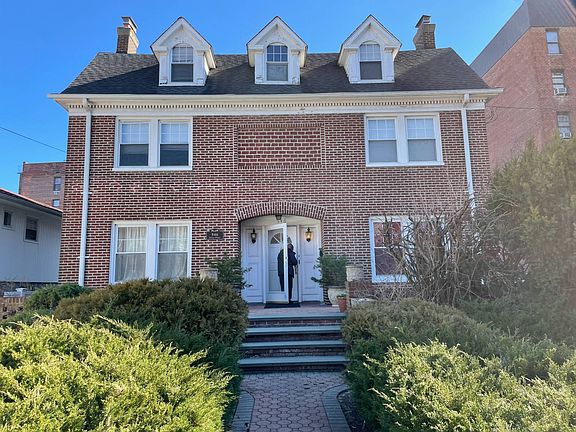2nd image of 546 Briar Pl
