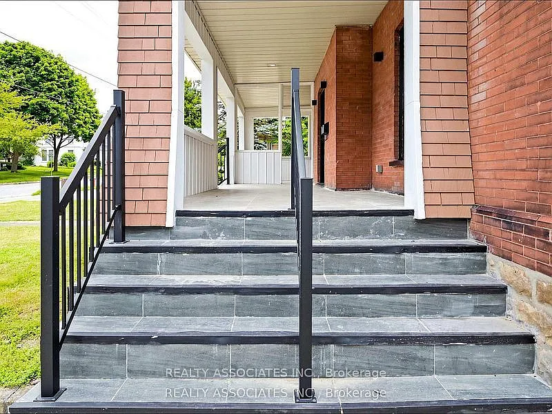 4 bed, $3,300 — Photo 4