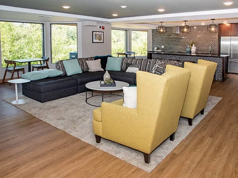 Aspenwoods Apartments — Photo 15