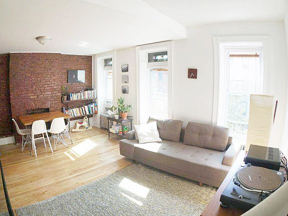3rd image of 735 Franklin Ave #2