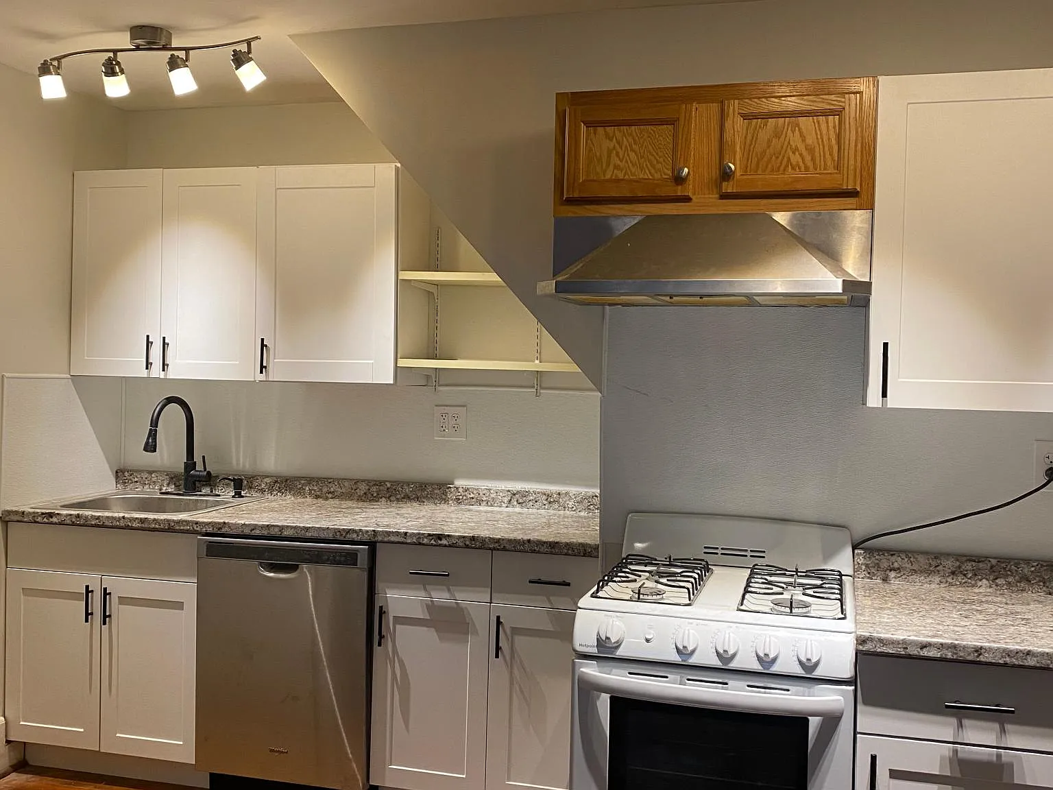 1 bed, $1,049 — Photo 2