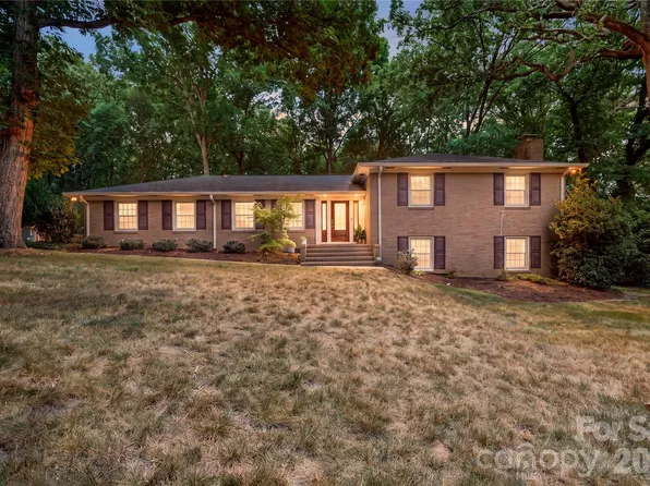 1800 Lumarka Dr, Charlotte, NC 28212