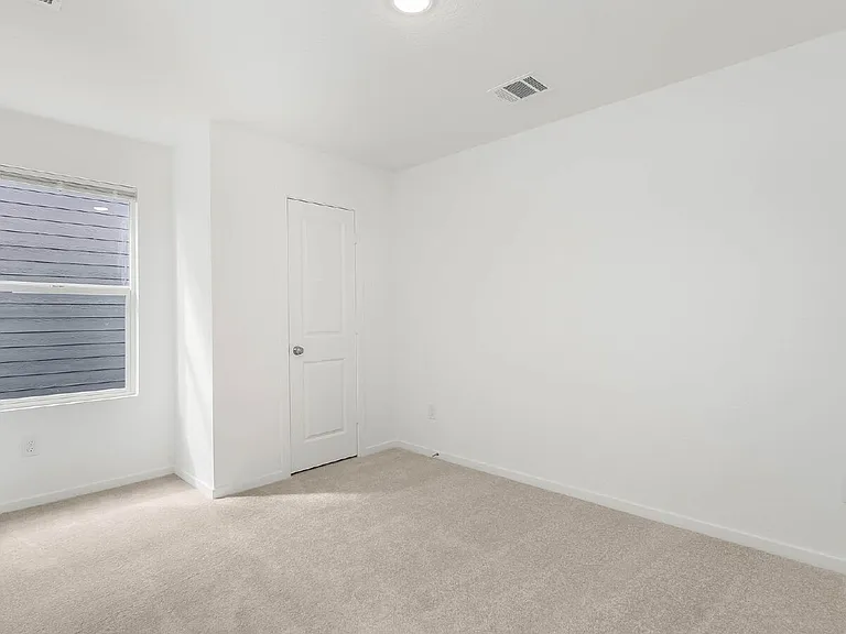 215 Zyra Ave — Photo 9