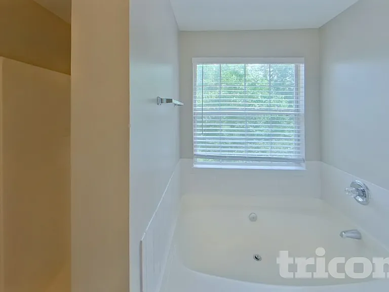842 Asbury Trl — Photo 12