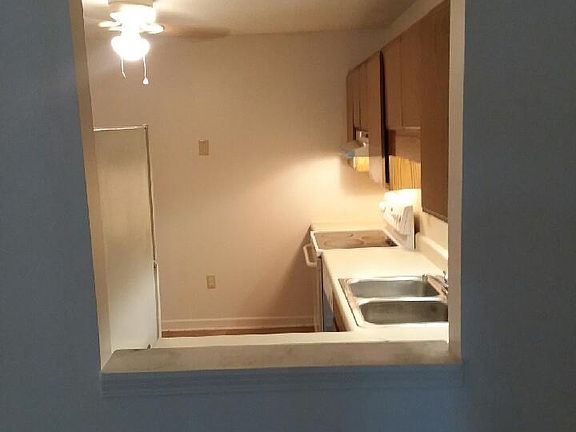 4th image of 1522 Parkway APT E3