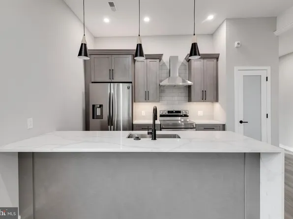 752 S 16th St #4A, Philadelphia, PA 19146