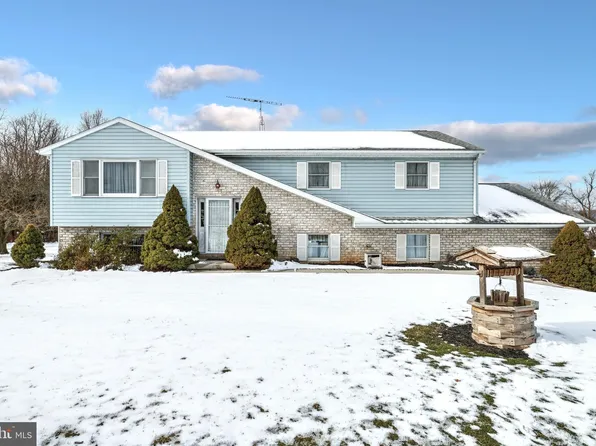 1948 Yingling Dr, Spring Grove, PA 17362
