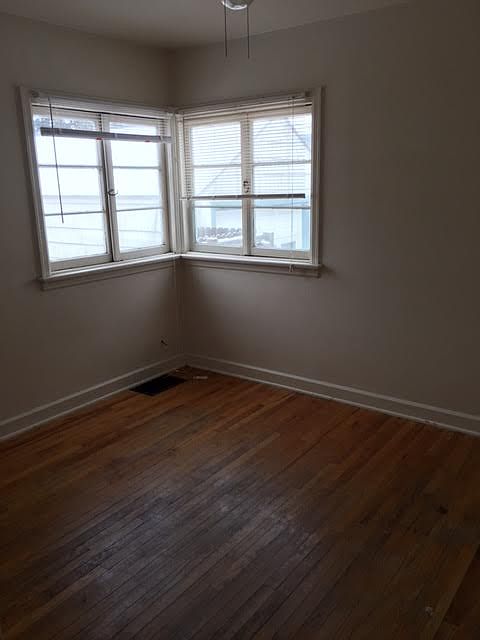 2nd image of 900 E 21st St