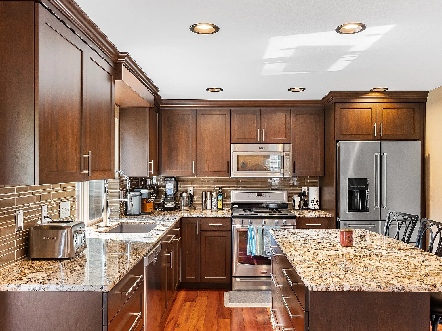 4 bed, 2.5 bath, 1810 sqft, $3,450 — Photo 3