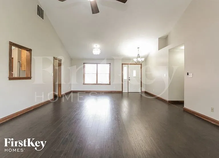 169 Meadows Ct — Photo 3