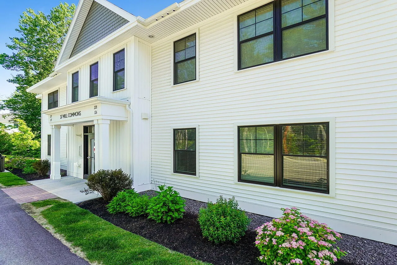 2 bed, 1.5 bath, 1000 sqft, $2,700 — Photo 1