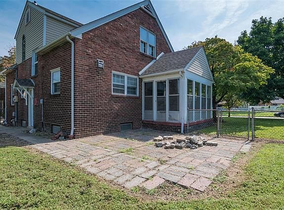 3rd image of 2645 Benton St