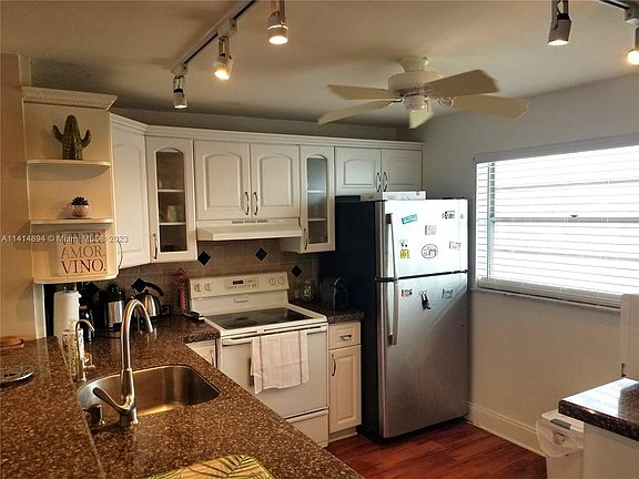 4th image of 4000 NE 170th St APT 505