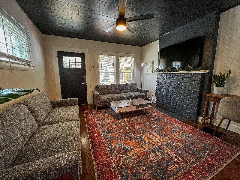 2nd image of 824 Thurman Ave #824