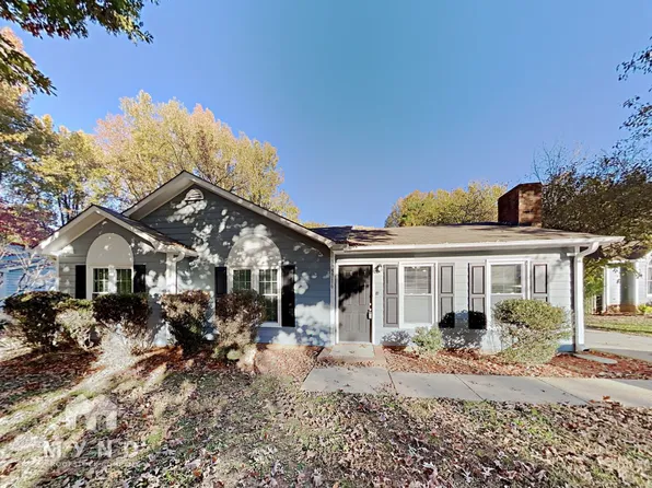 5716 Lambrook Ct, Charlotte, NC 28269