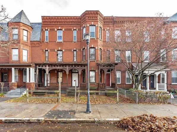346-350 Maple St, Holyoke, MA 01040