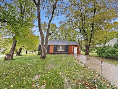 8701 Rainbow Ln, Kansas City, MO, 64114