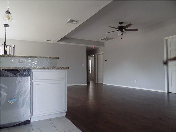 5th image of 831 E Harvey Ave