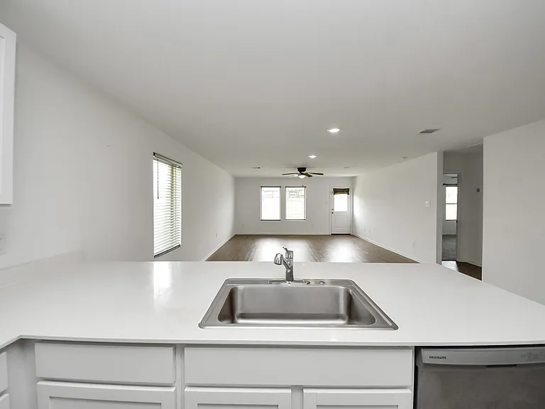 1607 Red Oak Dr — Photo 17