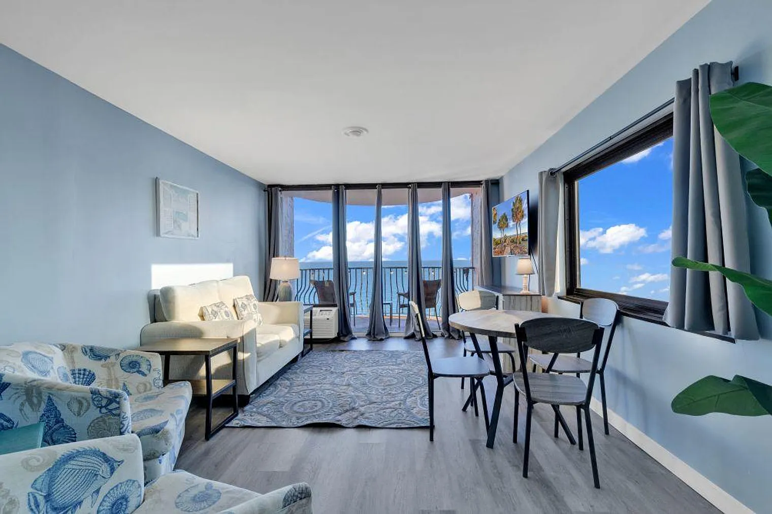 1 bed, 1.0 bath, 645 sqft, $2,694 — Photo 2